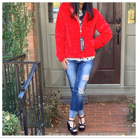 ✨LAST 1✨PARIS✨Red Gorgeous Faux Fur Hooded Jacket - Picture 5 of 8